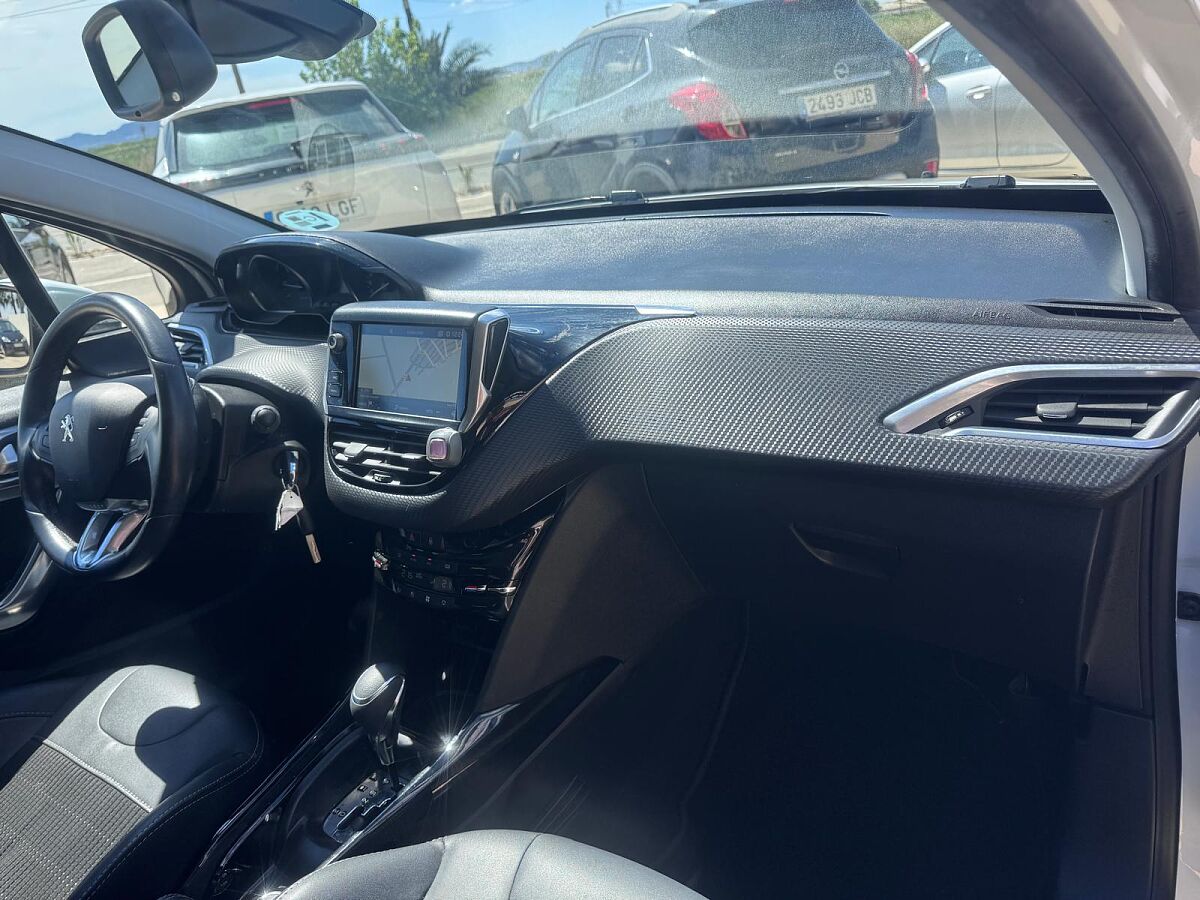 PEUGEOT 2008 ALLURE 1.2 E-THP AUTO SPANISH LHD IN SPAIN 43000 MILES 1 OWNER 2017